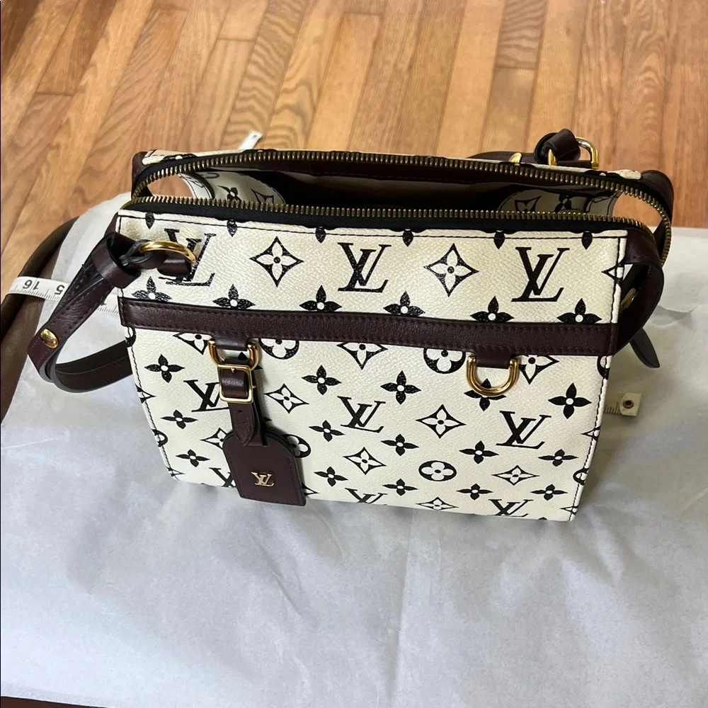 Louis Vuitton Limited Edition Cream and Brown Monogram Crossbody Bag - Picture 12 of 13